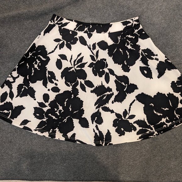 Skirt - Picture 1 of 3